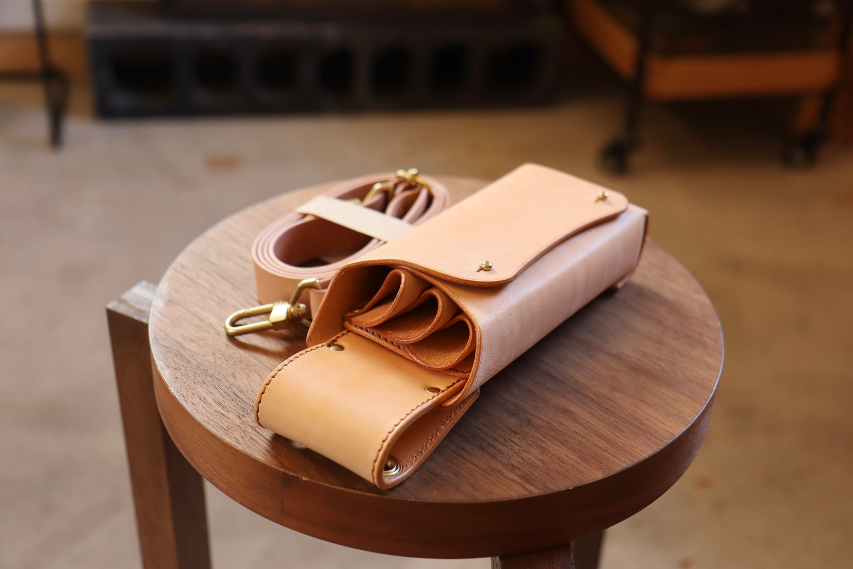3丁用シザーケース|軽量・コンパクトな本革製|BLINK 3丁用シザーケース|軽量・コンパクトな本革製|BLINK